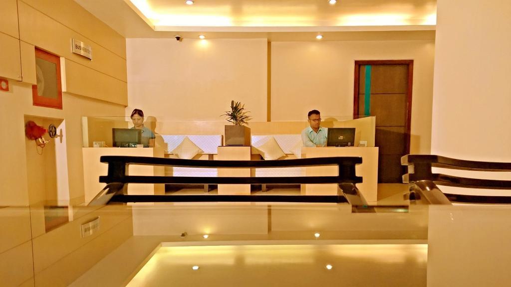 Hotel Kiranshree Portico Guwahati Exterior foto